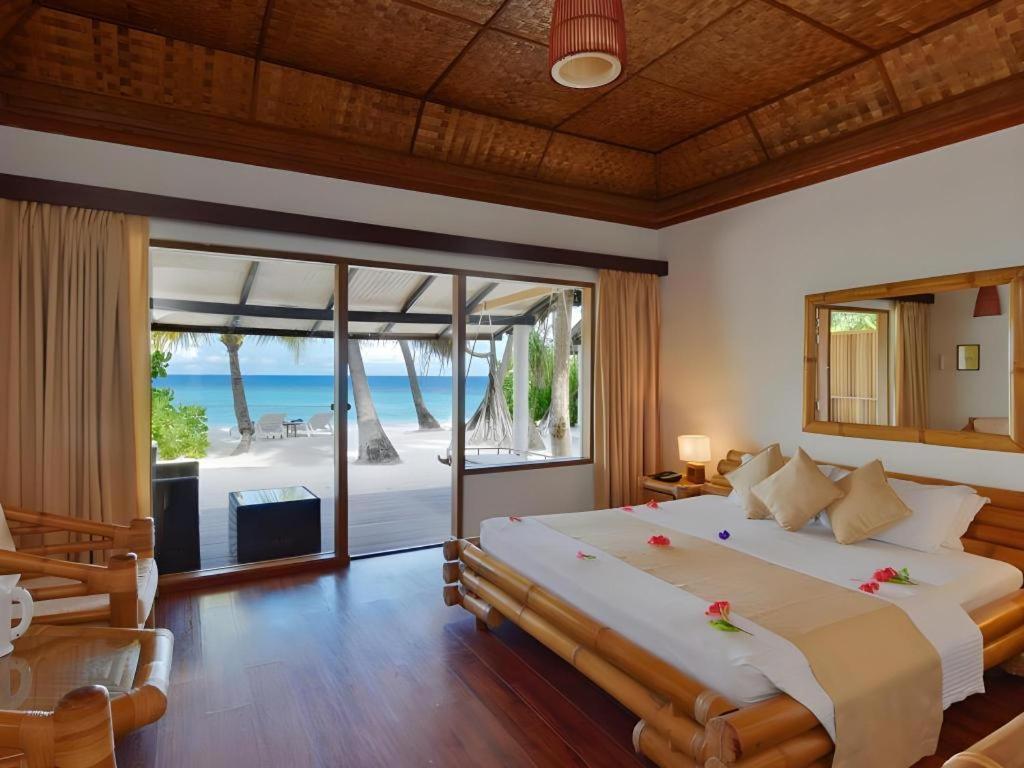 Angaga Island Resort And Spa Exterior photo