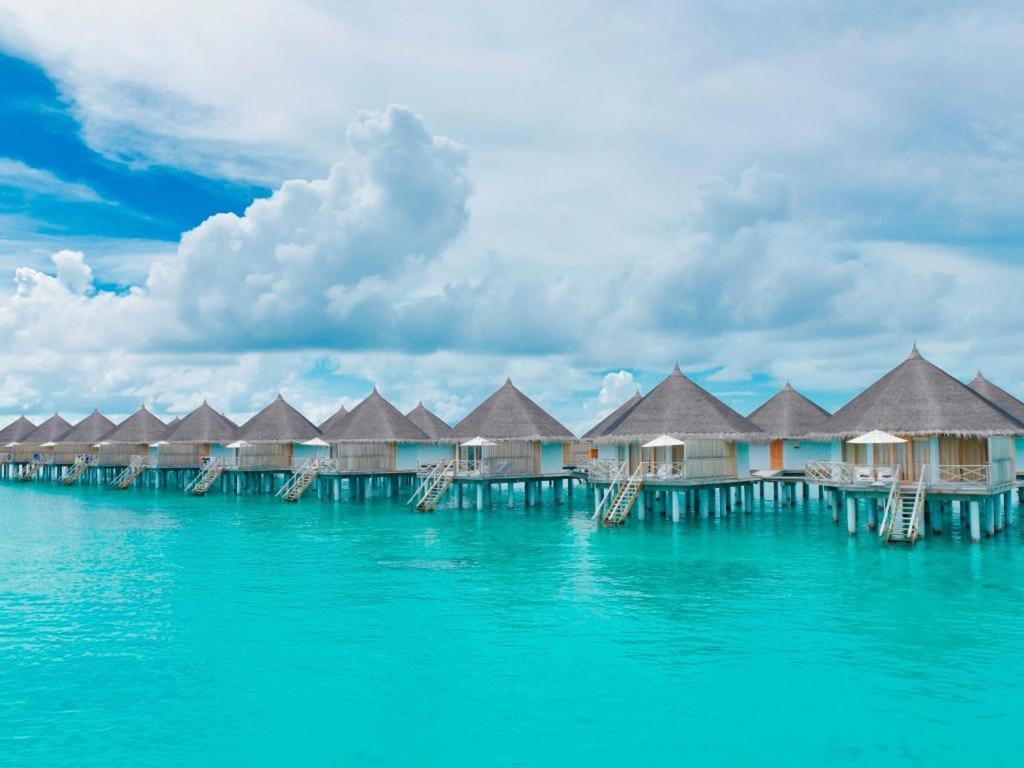Angaga Island Resort And Spa Exterior photo