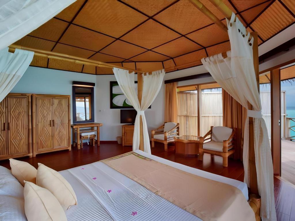 Angaga Island Resort And Spa Exterior photo