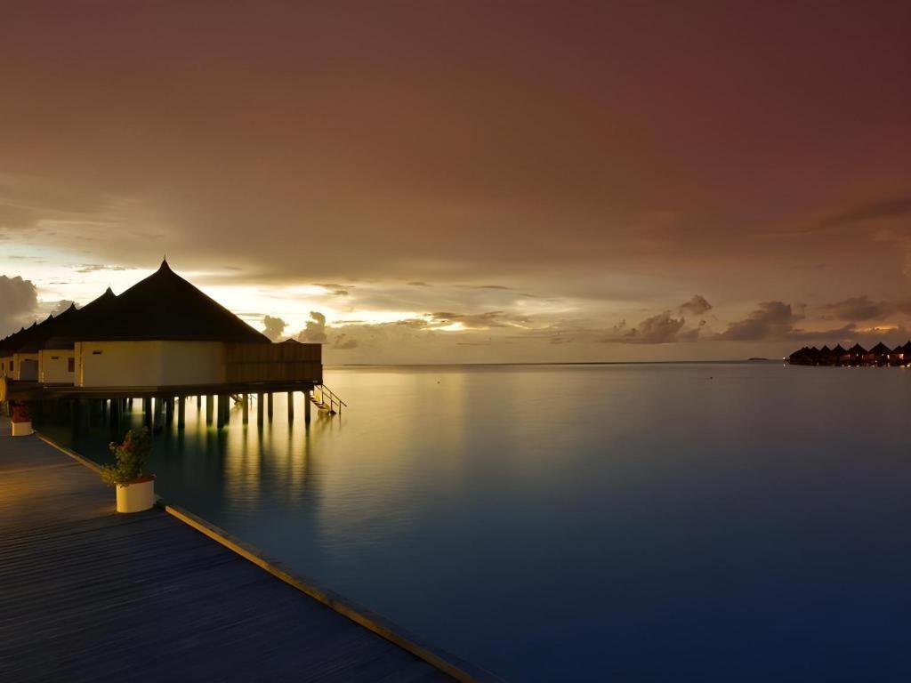 Angaga Island Resort And Spa Exterior photo