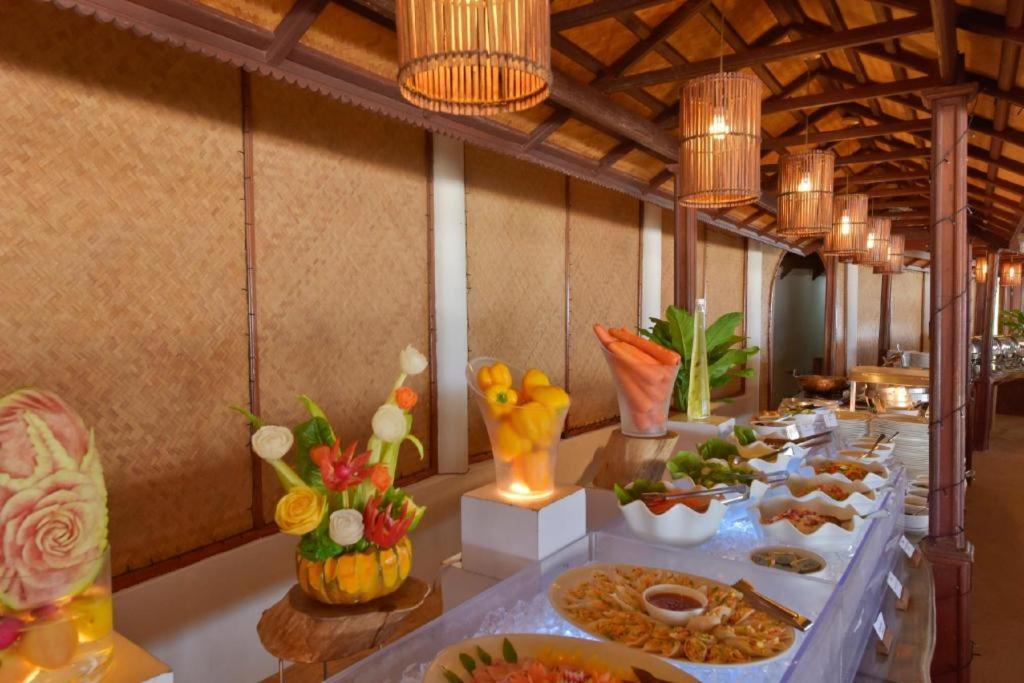 Angaga Island Resort And Spa Exterior photo