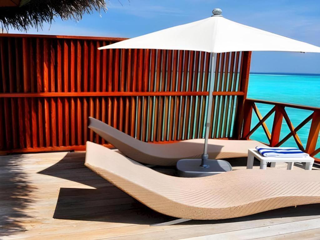 Angaga Island Resort And Spa Exterior photo