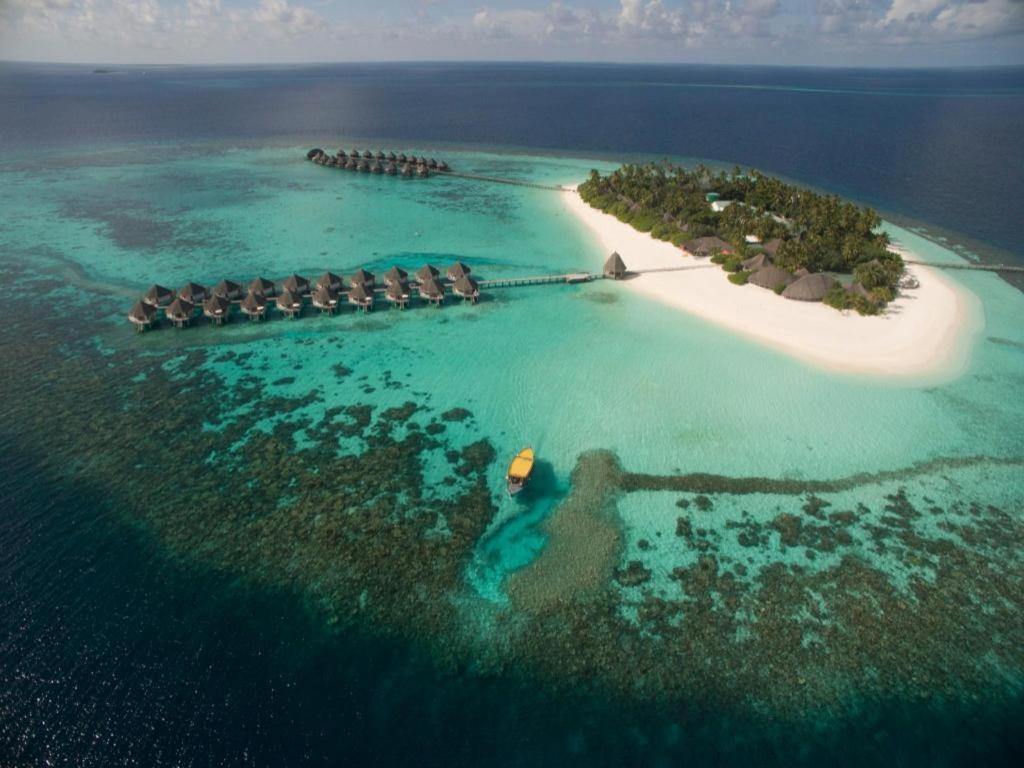 Angaga Island Resort And Spa Exterior photo