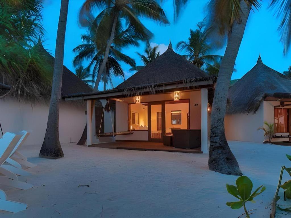 Angaga Island Resort And Spa Exterior photo