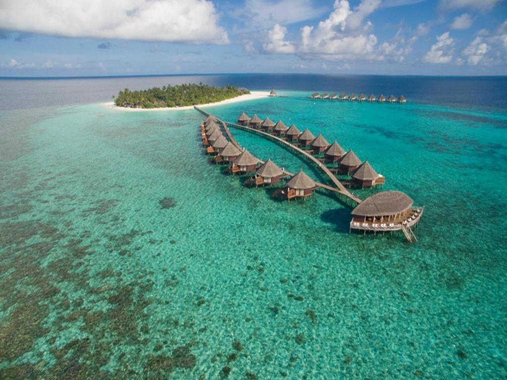 Angaga Island Resort And Spa Exterior photo